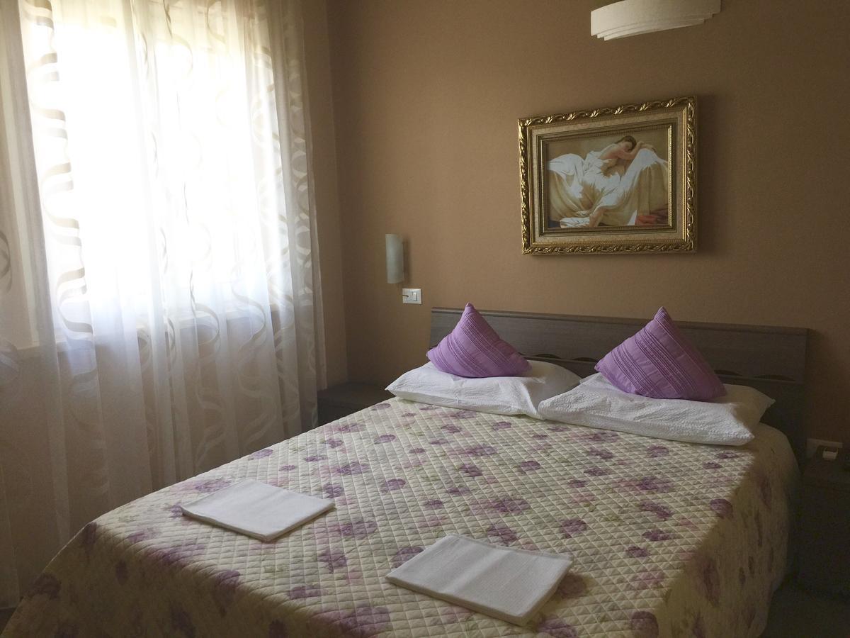 Bba2Passi Bed and Breakfast Marina di Massa Exterior foto